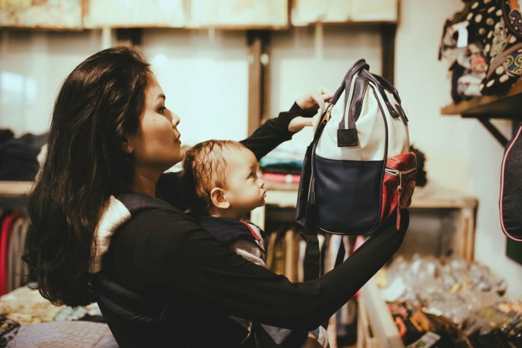 fasionable bags for moms